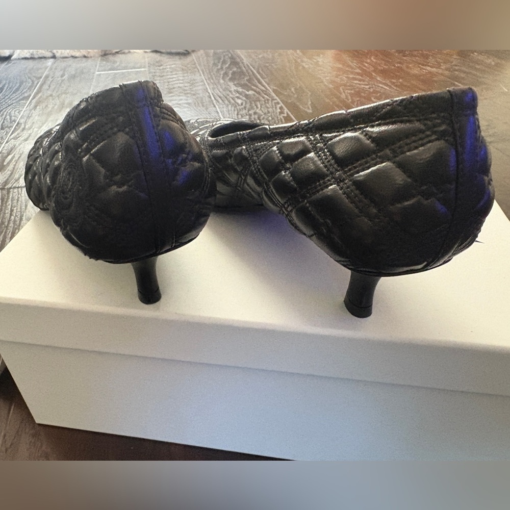 Burberry Black Quilted Kitten Heel Pumps size 37 (new w/box) - Picture 6 of 9
